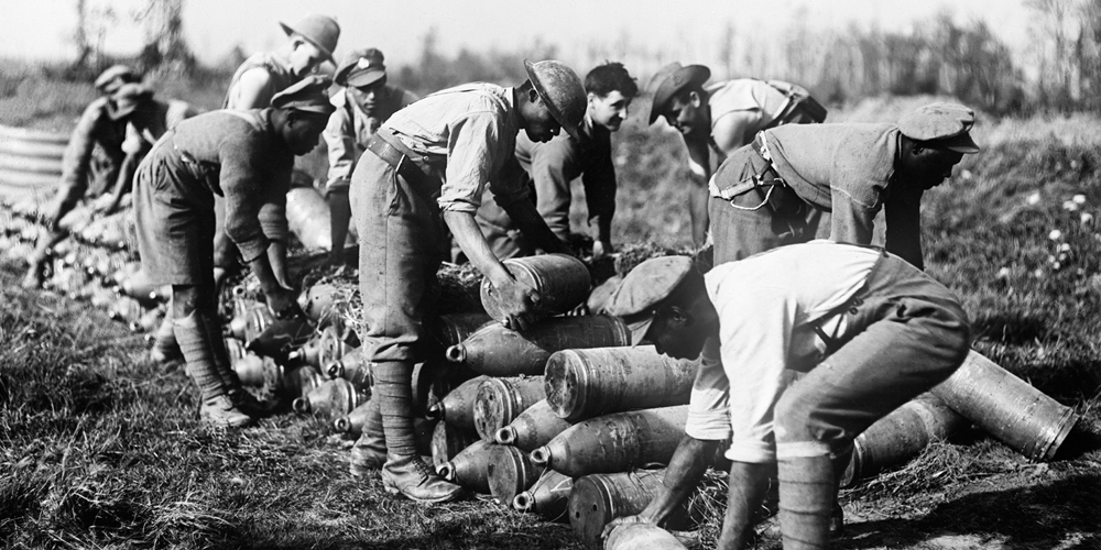 BWIR Troops stacking shells